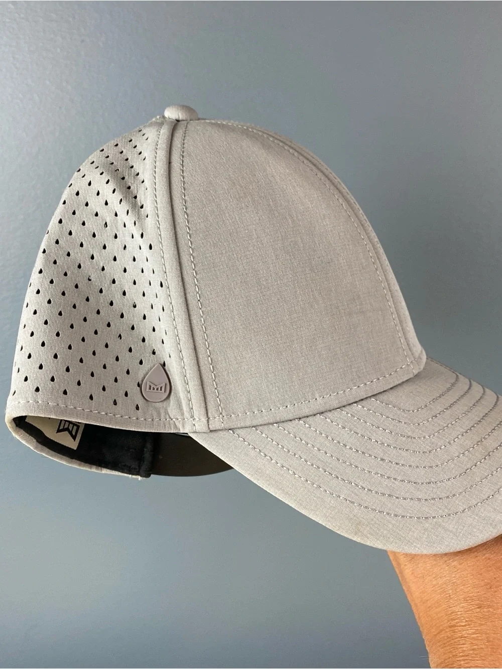 Melin Hat Mens 56 cm Snapback Gray A Game Hydro Cap Performance Golf Logo